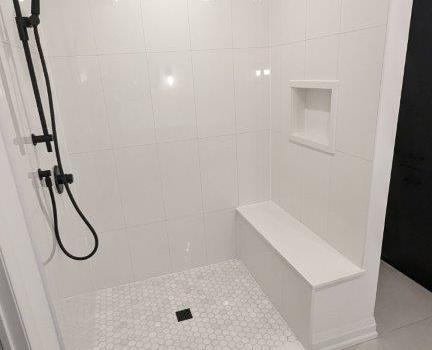 Bathroom remodel in Toronto: HIP-10063-3